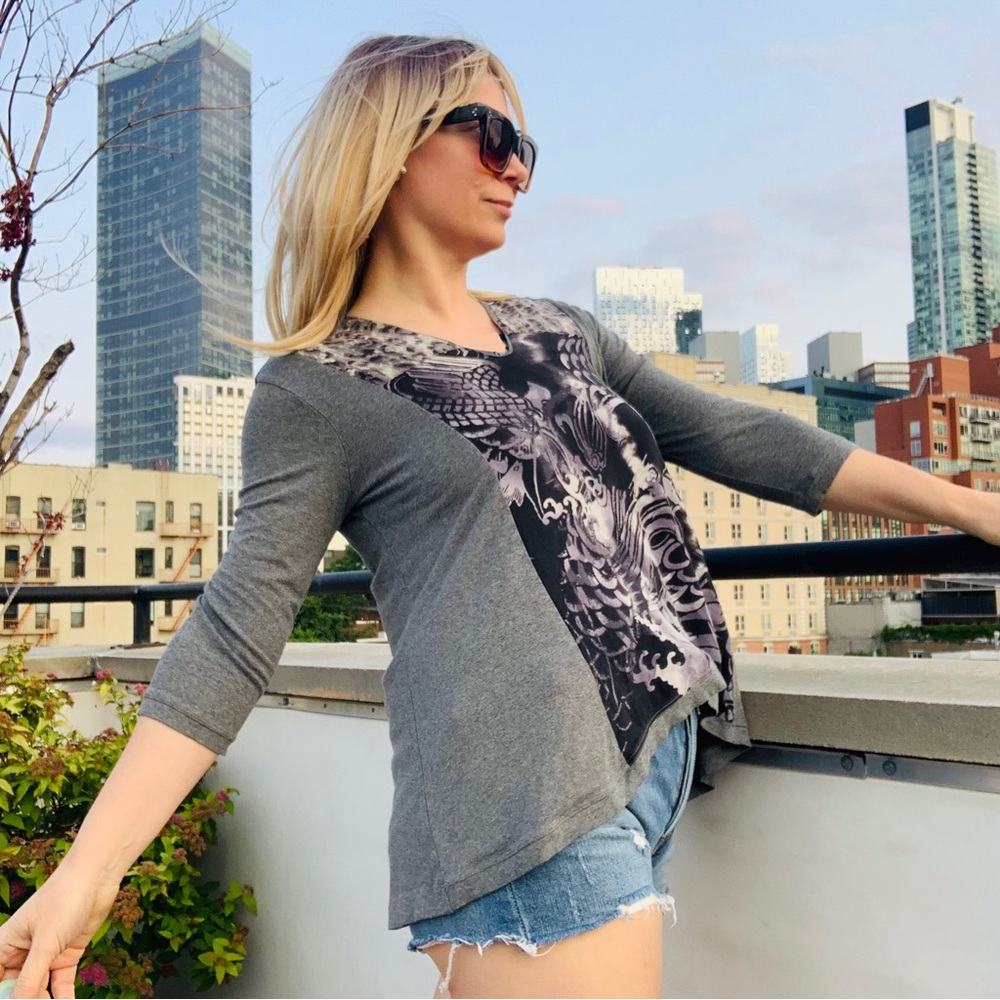 HARARI	Tops Silk Floral Abstract Tattoo Front V-Neck Stretch Gray Shirt Blouse - Picture 3 of 13